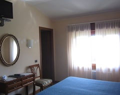 Khách sạn Hotel Sole (San Siro, Ý)