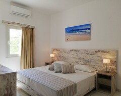 Erato Hotel In The Center Of Gournes & 800m From Sandy Beach. (Iraklio, Grækenland)