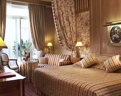 Hotel Chambiges Elysees (Paris, France)