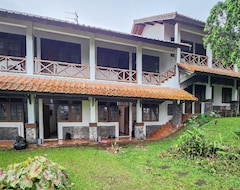 Khách sạn Reddoorz Near Pasar Cipanas (Cianjur, Indonesia)
