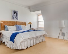 Casa/apartamento entero Elegant Watefront Home With Oversized Gunite Heated Pool, Tennis, Living... (Mill Hall, EE. UU.)