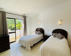 Tüm Ev/Apart Daire Beautiful Private Enclosed Villa With Heated Pool Overlooking Golf Course (Carvoeiro, Portekiz)