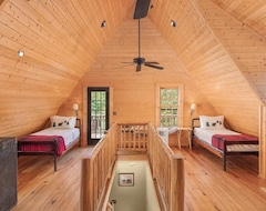Entire House / Apartment Secluded Getaway At Wayward Cottage (Pisgah, USA)
