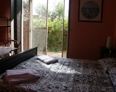Hotel B&B Etna Country - Mimosa And Tulip Room (Tremestieri Etneo, Italija)