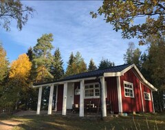 Hele huset/lejligheden Small Cottage With 20 M To Lake Hindsen (Värnamo, Sverige)