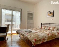 Koko talo/asunto 4-bedroom Family Apartment In The Center Of Athens (Ateena, Kreikka)