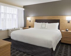 Khách sạn TownePlace Suites Oshawa (Oshawa, Canada)