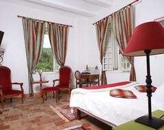 Hotel Villa Aimee Luxury Apartments With Heated Pool (Vals-les-Bains, Frankrig)
