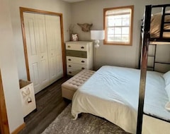 Entire House / Apartment Secluded Midwestern Getaway (Velva, USA)
