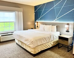 Hotel Comfort Suites East Brunswick - South River (East Brunswick, USA)