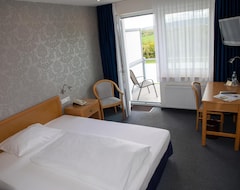 Khách sạn Landhotel Weserblick (Beverungen, Đức)