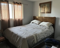 Casa/apartamento entero 3 Bedroom Home, Fireplace, Full Basement, Hot Tub And Pool (seasonal). (Winnipeg, Canadá)