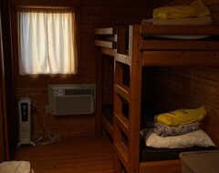 Khách sạn Cozy Cabin Hideaway With Patio (Argillite, Hoa Kỳ)