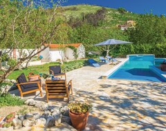 Toàn bộ căn nhà/căn hộ Holiday House With Private Pool For 6 Persons (Lećevica, Croatia)