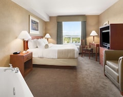Hotel Days Inn & Suites By Wyndham Cochrane (Cochrane, Canadá)