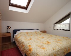 Toàn bộ căn nhà/căn hộ Two Bedroom Apartment With Air-Conditioning Bibinje, Zadar (A-6160-B) (Sveti Petar, Croatia)