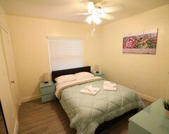 Hele huset/lejligheden Fillmore Suite A: Spacious/Laundry/2Br/Gourmet Kitchen/Wi-Fi/Oled 55 Tv (Hollywood, USA)