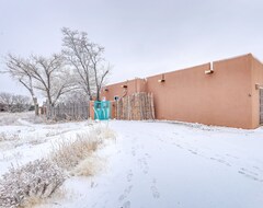 Toàn bộ căn nhà/căn hộ Serene Santa Fe Getaway W/ Hot Tub & Fireplace! (Santa Fe, Hoa Kỳ)