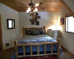 Entire House / Apartment Mountain Chalet On 6 Acres On Mt. Shasta (Mount Shasta, USA)