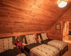 Tüm Ev/Apart Daire Cozy Secluded Lodge ~ Hottub/pool/sauna/gameroom (Jay, ABD)