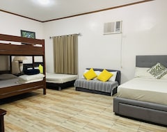 Resort Cozy Retreat Amidst Nature, Very Spacious For Families And Groups, Free Wifi (Liliw, Philippines)