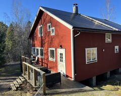 Toàn bộ căn nhà/căn hộ Family Friendly House Nestled In Greenary With Lake And Sea As Neighbor (Ingarö, Thụy Điển)