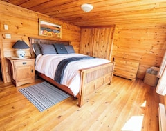 Entire House / Apartment Riverside Cabin - Sleeps 6 (Stanley, Canada)