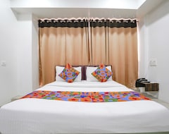 Hotel FabExpress Blue Stone (Surat, Indien)