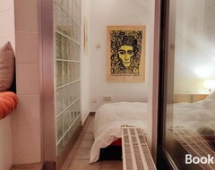 Pansiyon Your Spacious & Comfortable Room /w Private Bathroom (Köln, Almanya)