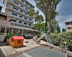Hotel De Amicis (Riccione, Italy)