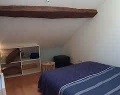 Cijela kuća/apartman Centre Bourg, Logement Meuble 4 Personnes , 50 M De LÉtang Communal (Lailly-en-Val, Francuska)