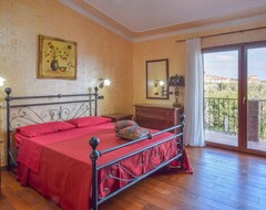 Toàn bộ căn nhà/căn hộ 4 Bedroom Accommodation In Saline Ioniche (Montebello Ionico, Ý)