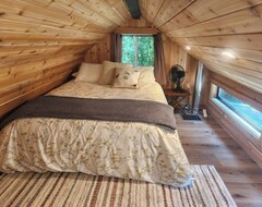 Toàn bộ căn nhà/căn hộ Little Finch Mt. Rainier Tiny Cabin With Hot Tub And Steam Sauna (Ashford, Hoa Kỳ)