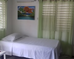 Hotel Roots Bamboo Beach Resort (Negril, Jamaica)