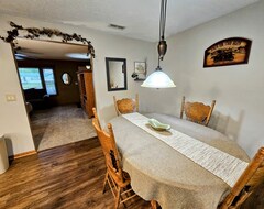 Toàn bộ căn nhà/căn hộ Are You Hunting Or Fishing In Marion Co., Iowa? Check Out Our 2 Bedroom Rental! (Knoxville, Hoa Kỳ)