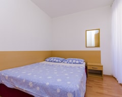 Lejlighedshotel Apartments Jakov (Marina, Kroatien)