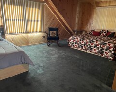 Entire House / Apartment Newly Est. Cabin Close To Trails, Gas And Great Food! (Williamson, USA)