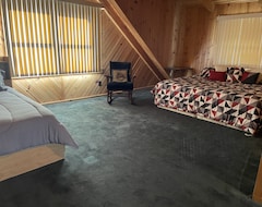 Entire House / Apartment Newly Est. Cabin Close To Trails, Gas And Great Food! (Williamson, USA)