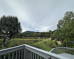 Hotel Apple Valley Farm 148 Water Front (Lake Lure, USA)