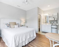 Cijela kuća/apartman Studio Lockout - Only Rented As 3rd Bedroom Option For Property 2712728. (Saint James, Sjedinjene Američke Države)