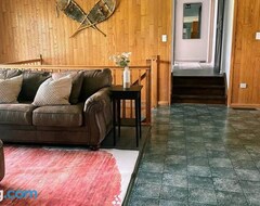Entire House / Apartment Exclusive Waterfront Cottage (Combermere, Canada)