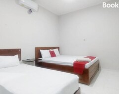 Hotel RedDoorz Syariah Near Stasiun Purwokerto (Banyumas, Indonesia)