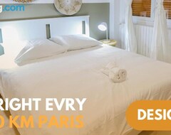 Apparthotel Le Bright Evry- 4 Chambres Design (Évry, France)