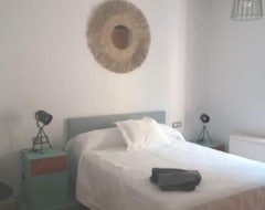 Entire House / Apartment La Casita De Reloj (Ponferrada, Spain)
