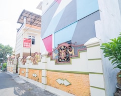Khách sạn Reddoorz Syariah @ Aura Homestay (Ponorogo, Indonesia)