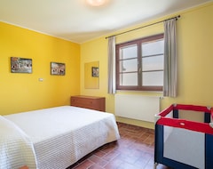 Otel 3 Bedroom Accommodation In Camaiore Lu (Camaiore, İtalya)