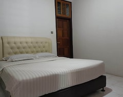 Hotel Oyo 93706 Penginapan Syariah Hj. Kenan (Lima Puluh Kota, Indonezija)