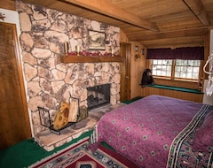 Khách sạn Bear Lodge | Spacious Fawnskin Log Cabin | Foosball | Views (Fawnskin, Hoa Kỳ)