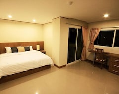 Hotel The Chateau Luxury Serviced Apartment (Bangkok, Thailand)