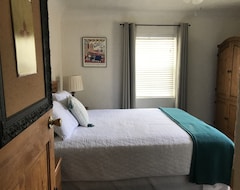 Koko talo/asunto Old Town/Route 66 - Cute, Comfy, Clean 2 Bed/2 Bath Traditional Adobe Home. (Albuquerque, Amerikan Yhdysvallat)